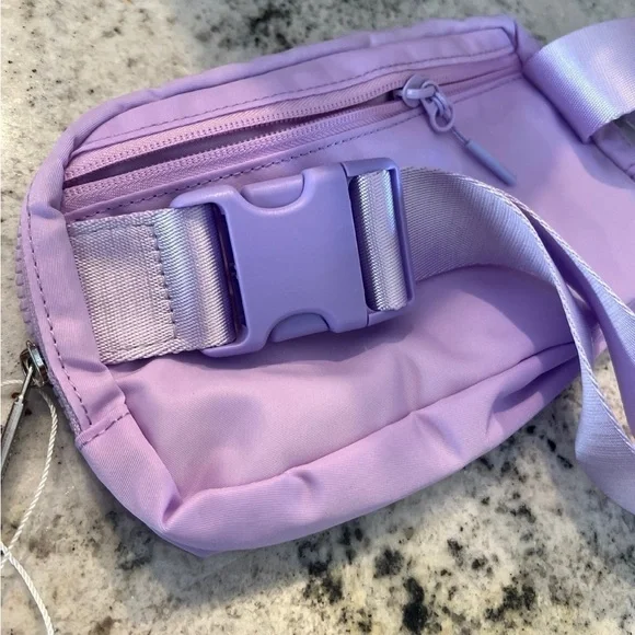 💜Lululemon Everywhere belt bag 1l Brand New in Purple lavender - Picture 5 of 6
